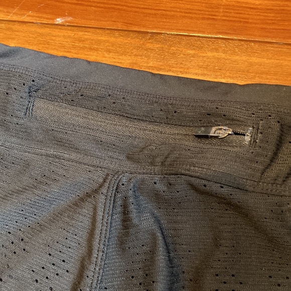 ATHLETA M Mesh Overlay Shorts Prisma Miles 2-In-1 - Picture 8 of 9